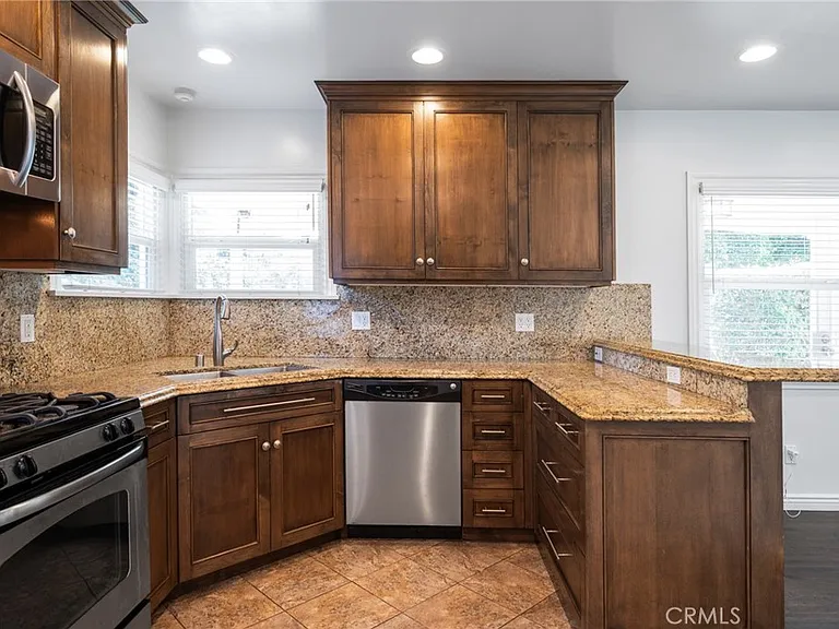 2526 Purdue Ave — Photo 10