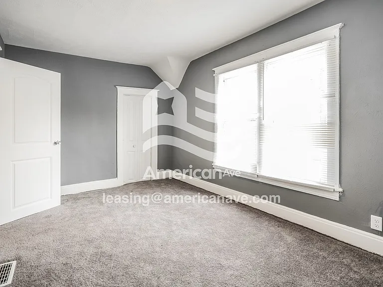 1893455_006_wm_-_main_bedroom_12877814.jpg