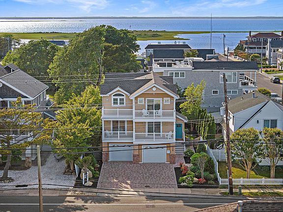 2nd image of 706 S Bay Ave