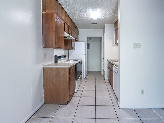 4th image of 1105D Covey Ln