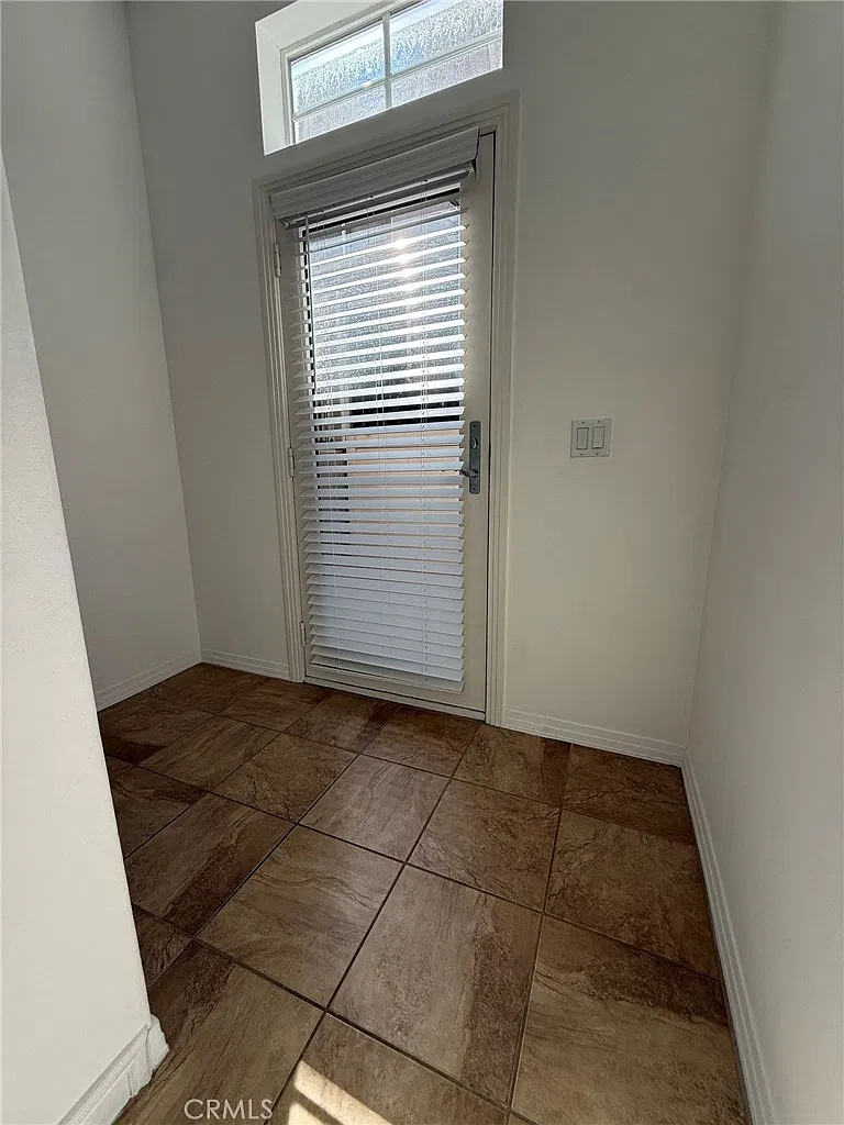 3 bed, 1665 sqft, $4,350 — Photo 3
