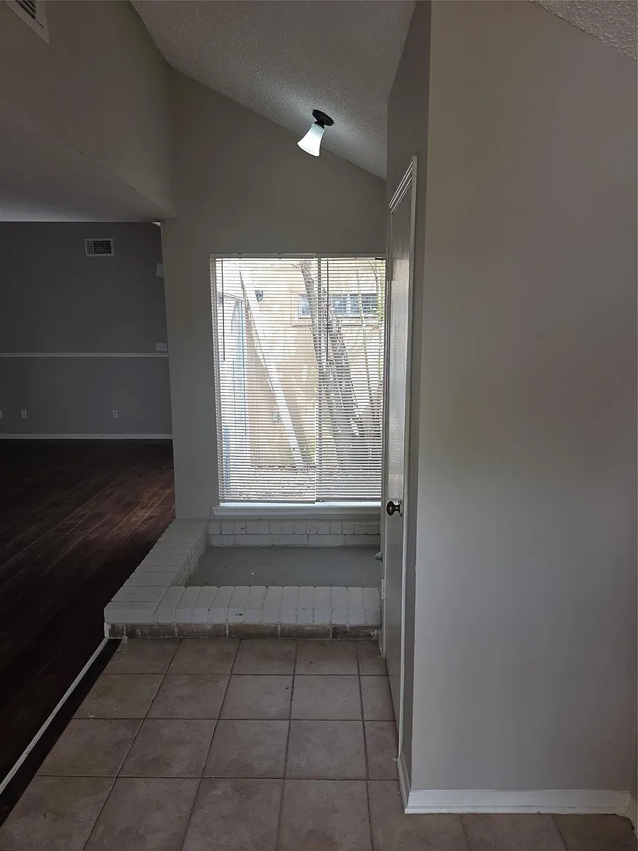 Building Photo - 6303 Gladewell Dr