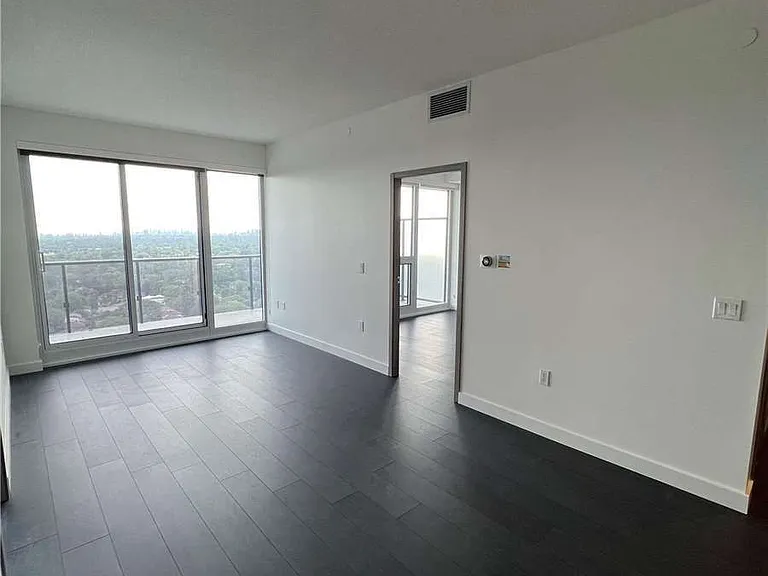 85 McMahon Dr #2802 — Photo 5