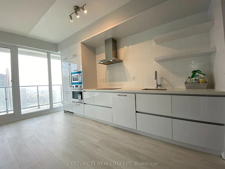 2221 Yonge St #5006 — Photo 8