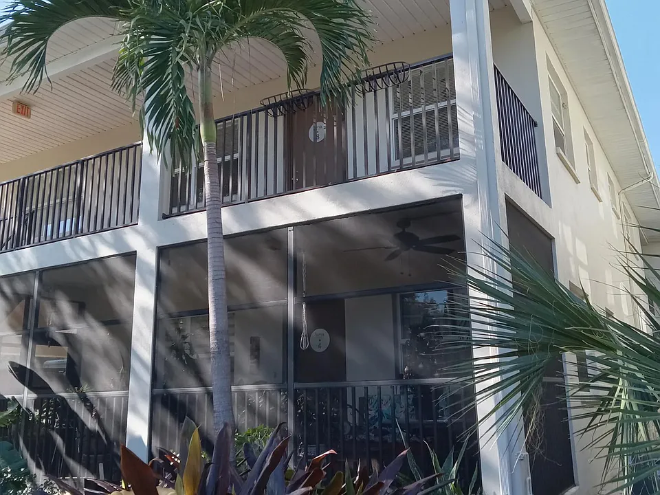 210 6th Ave N #8