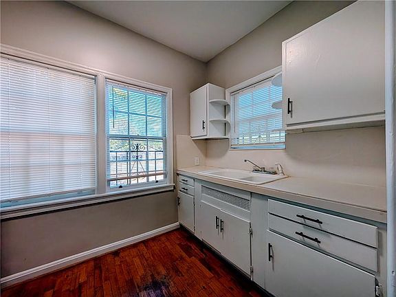 5th image of 3548 E Main St #2