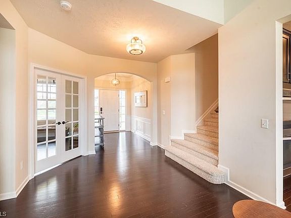 3rd image of 264 W Legend Ct