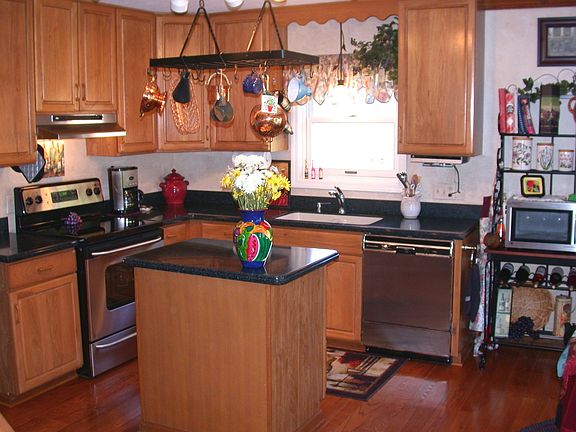 Gourmet kit. w/ avonite counters and stainless steel appliances