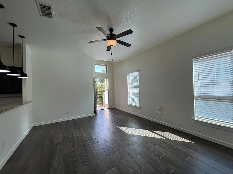 2243 Avery Vlg — Photo 10
