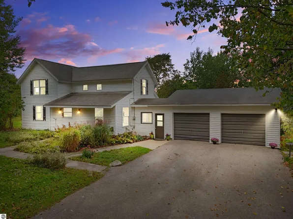 2917 N 47th Rd, Manton, MI 49663