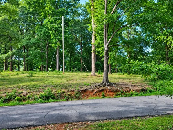 273 Edgewater Rd, Inman, SC 29349