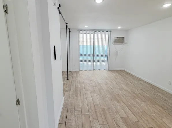 7100 Woodman Ave #105, Van Nuys, CA 91405