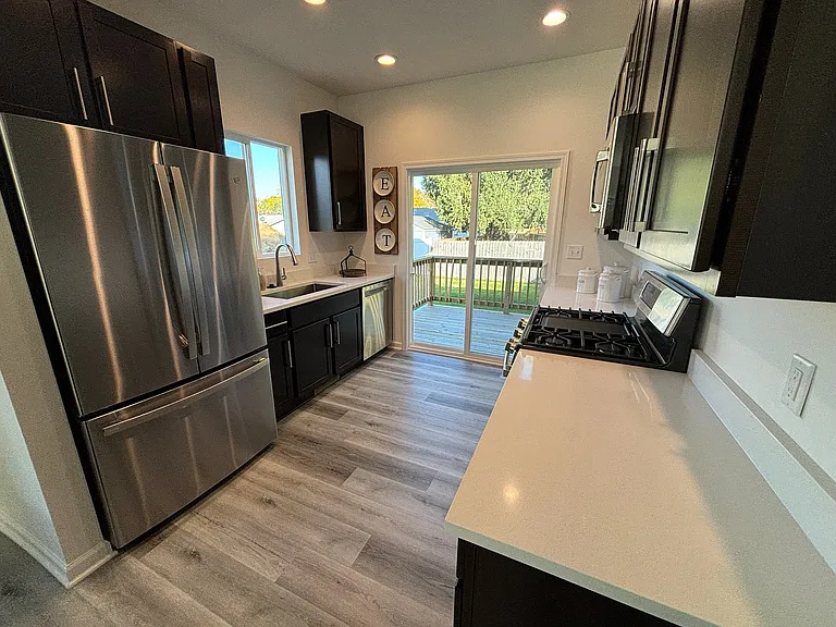 1045 Rebecca St — Photo 6