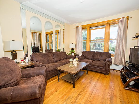 4th image of 2413 Harvey Ave