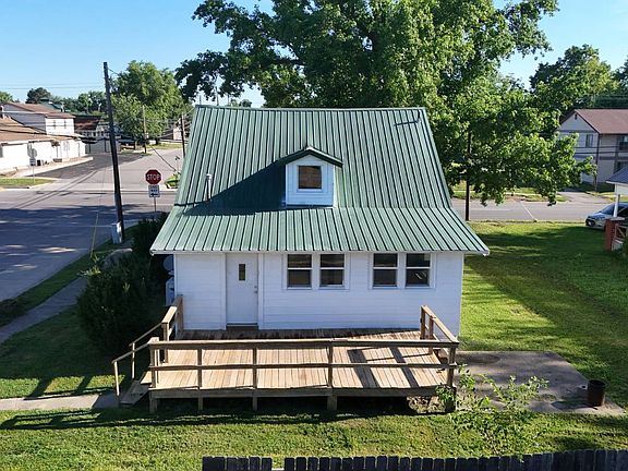 2nd image of 908 W Main St