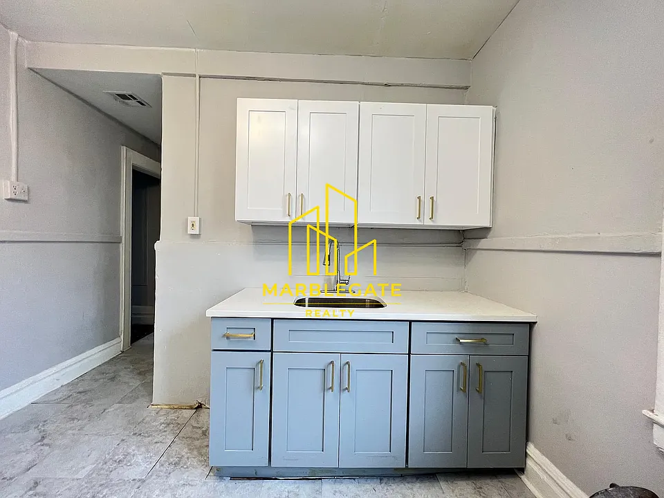 121-125 Elizabeth Ave #100