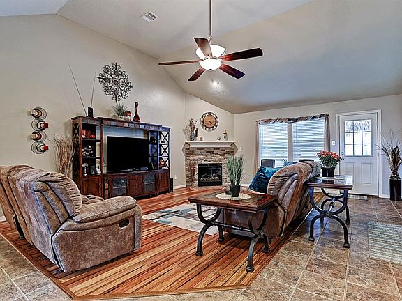4th image of 4107 Twin Dr W