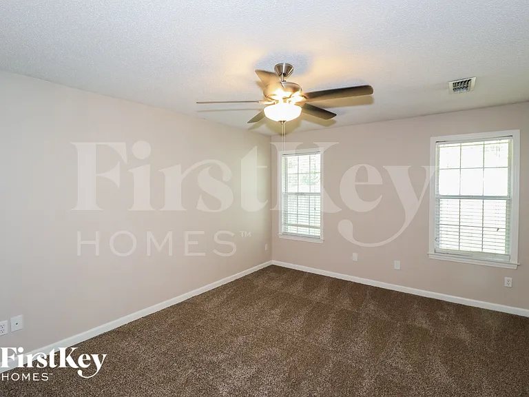 1049 Nolan Ln — Photo 10
