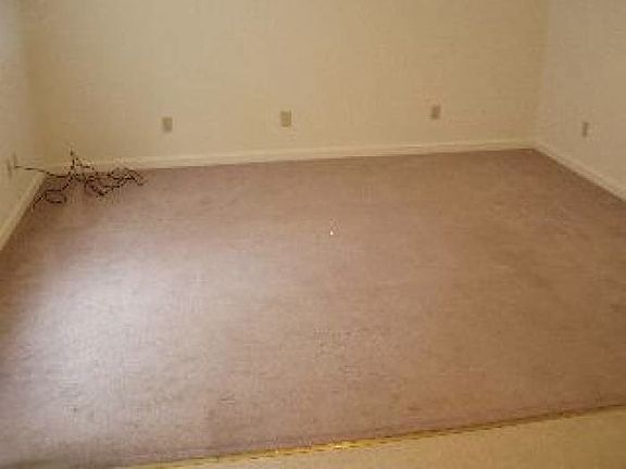3rd image of 101 1/2 Hampden Dr APT 7