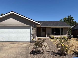 835 Sunflower Ln, Lebanon, OR 97355