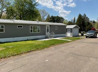 2 Sunnydale Cir, Brimfield, MA 01010