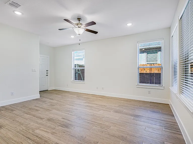 450 Parkline Dr — Photo 4