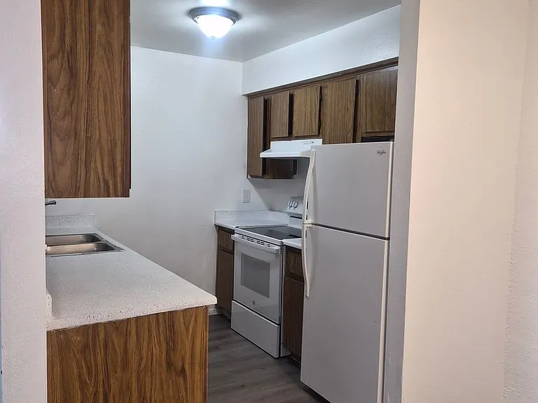 Golden Key Apartments — Photo 20