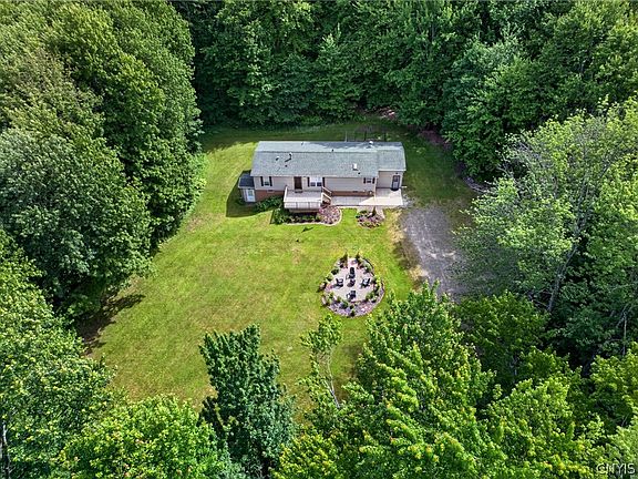 5th image of 75 Barker Rd