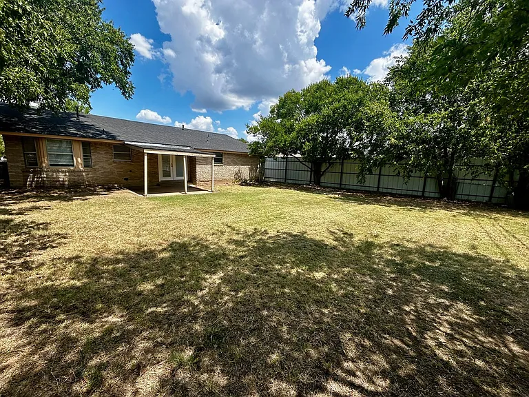5908 Derek Dr — Photo 20