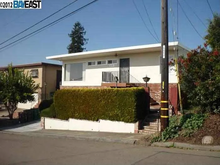 2234 Pomar Vista St photo 1