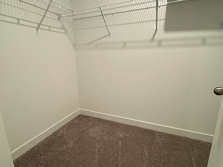 1577 Albatross St — Photo 10