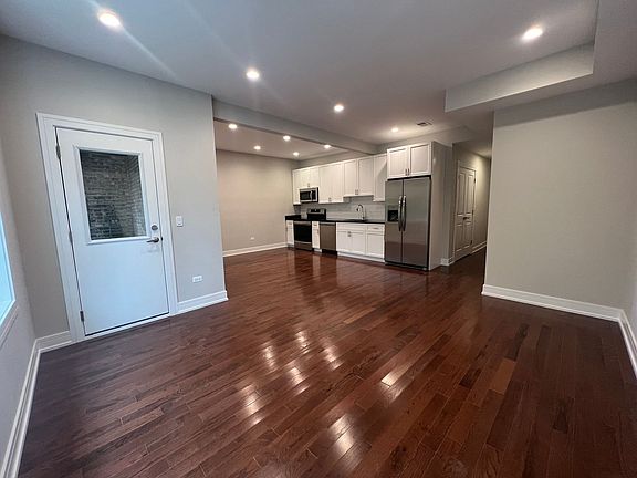 3rd image of 4641-47 N Malden St #4643-1