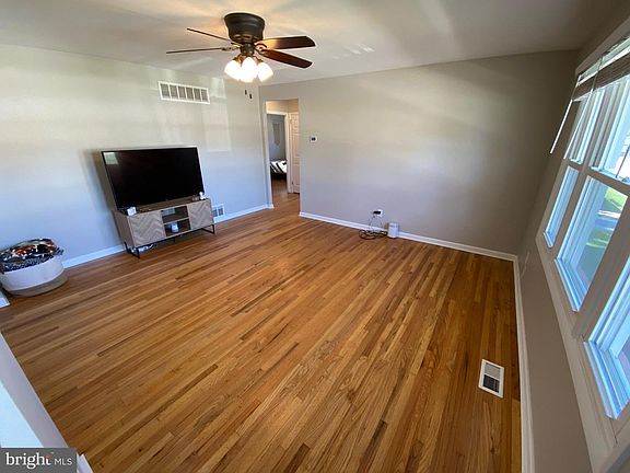 4th image of 26 Auburn Dr