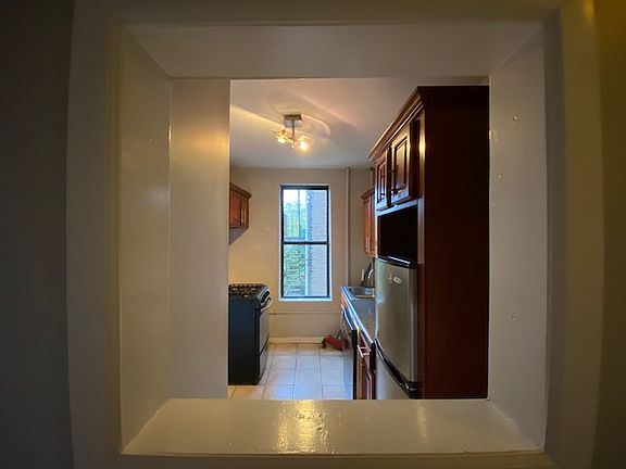 5th image of 1061 Bergen St #11B