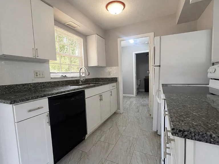 424 Cactus Cir — Photo 5