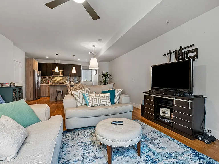 1821 Irving St #104 — Photo 19