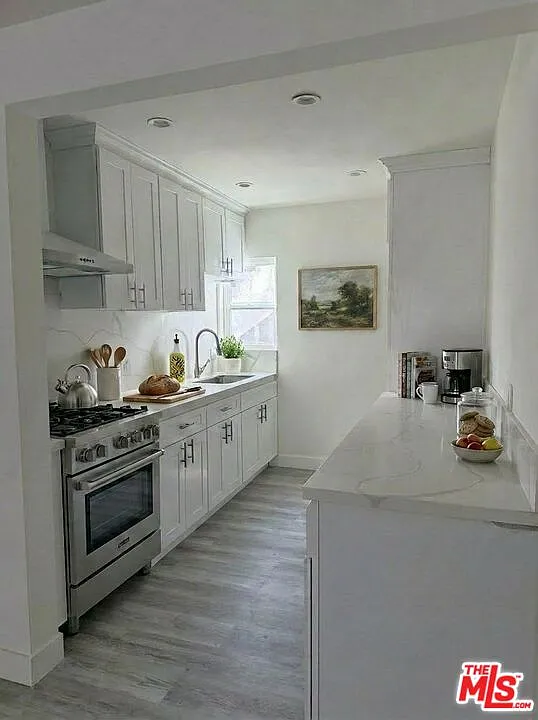 2 bed, 1.0 bath, $2,400 — Photo 3
