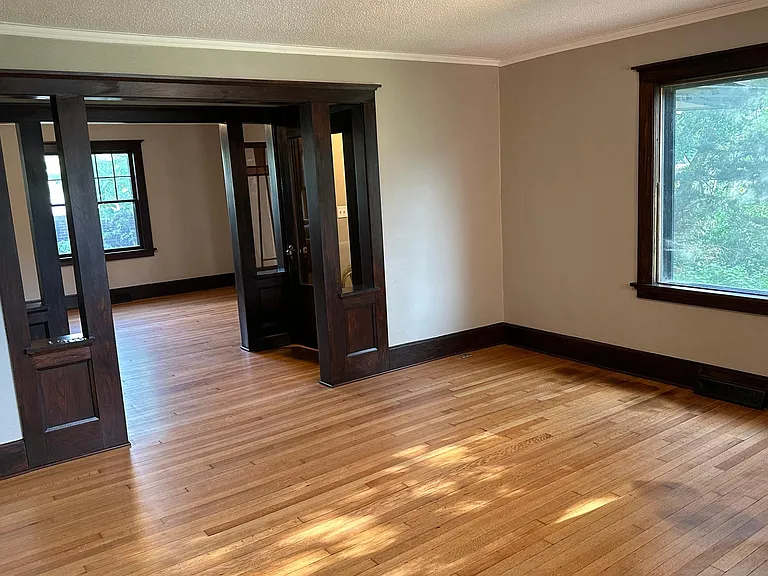 4050 Ingersoll Ave — Photo 4