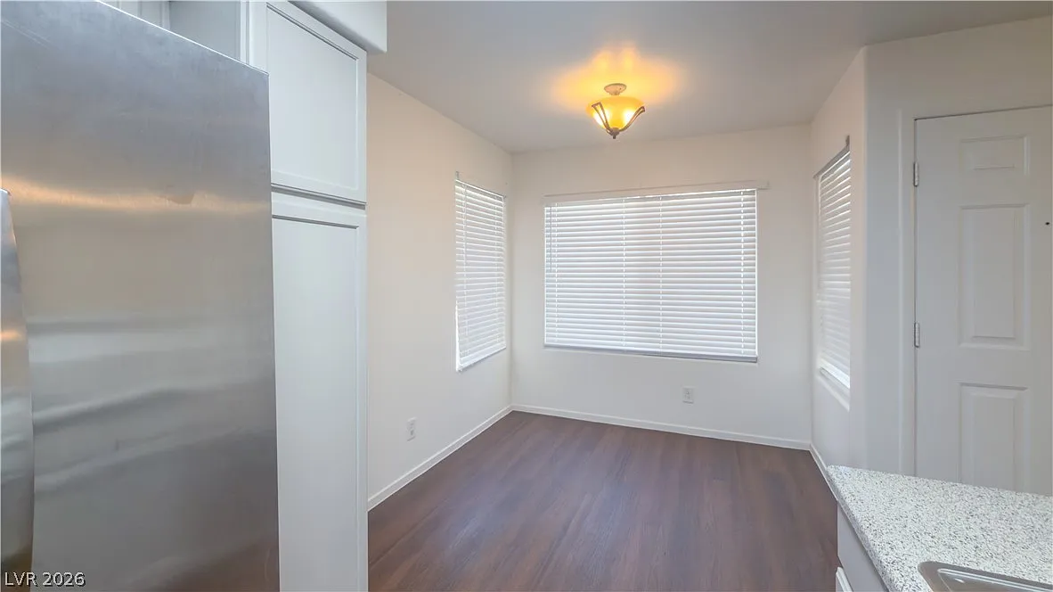 2 bed, 2.0 bath, 987 sqft, $1,200 — Photo 3