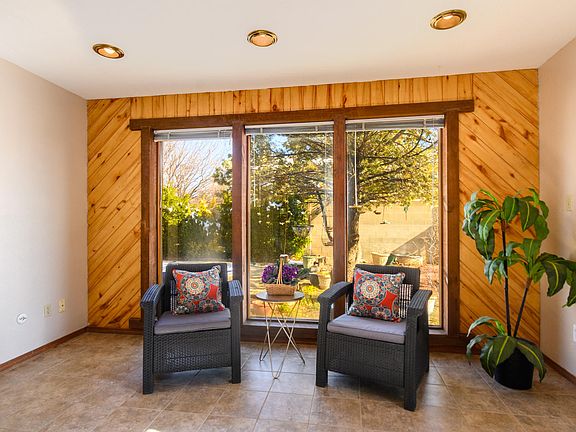 5th image of 10101 Park Ln NW