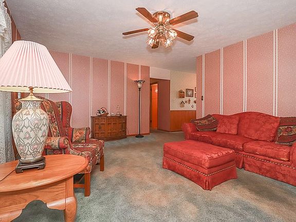 4th image of 15010 Dana Ave