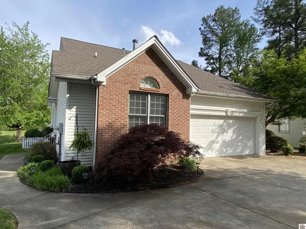 33 Village Dr W, Paducah, KY 42003