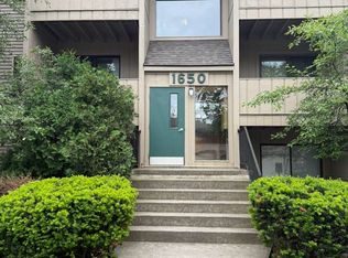 1650 Cedarwood Dr APT 235, Westlake, OH 44145