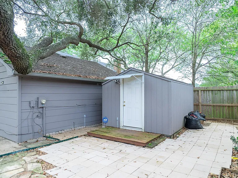 18310 Spellbrook Dr — Photo 43