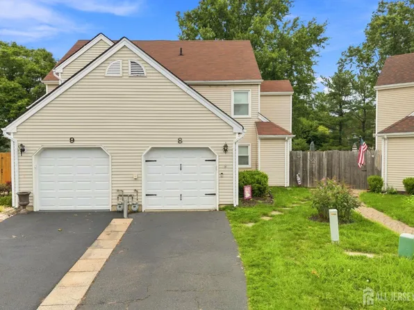8 Cooper Ct, Freehold, NJ 07728