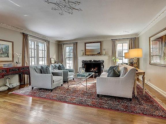 3rd image of 4687 N Lake Dr