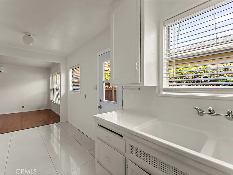 425 Venice Way #1/2 — Photo 8