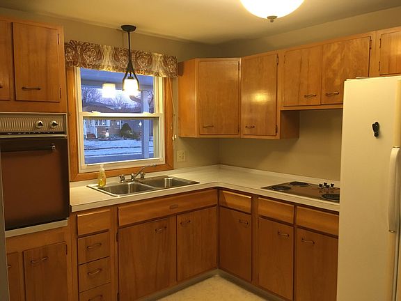 4th image of 30 Lewan Dr