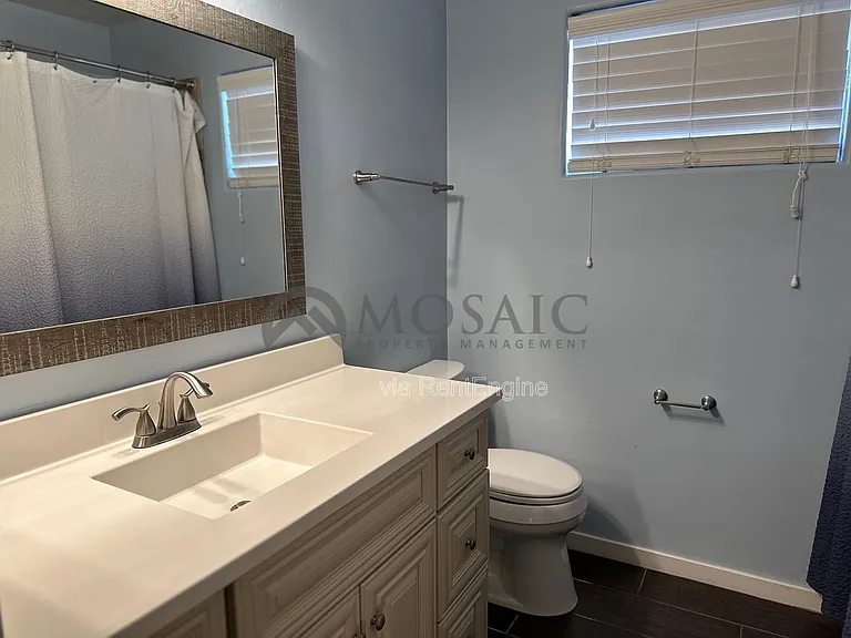 411 N Leoma Ln — Photo 15