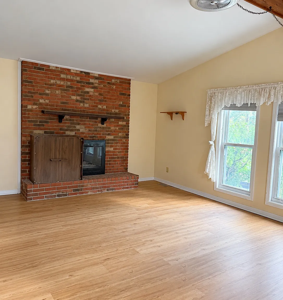 4 bed, 2.5 bath, 2408 sqft, $2,800 — Photo 3